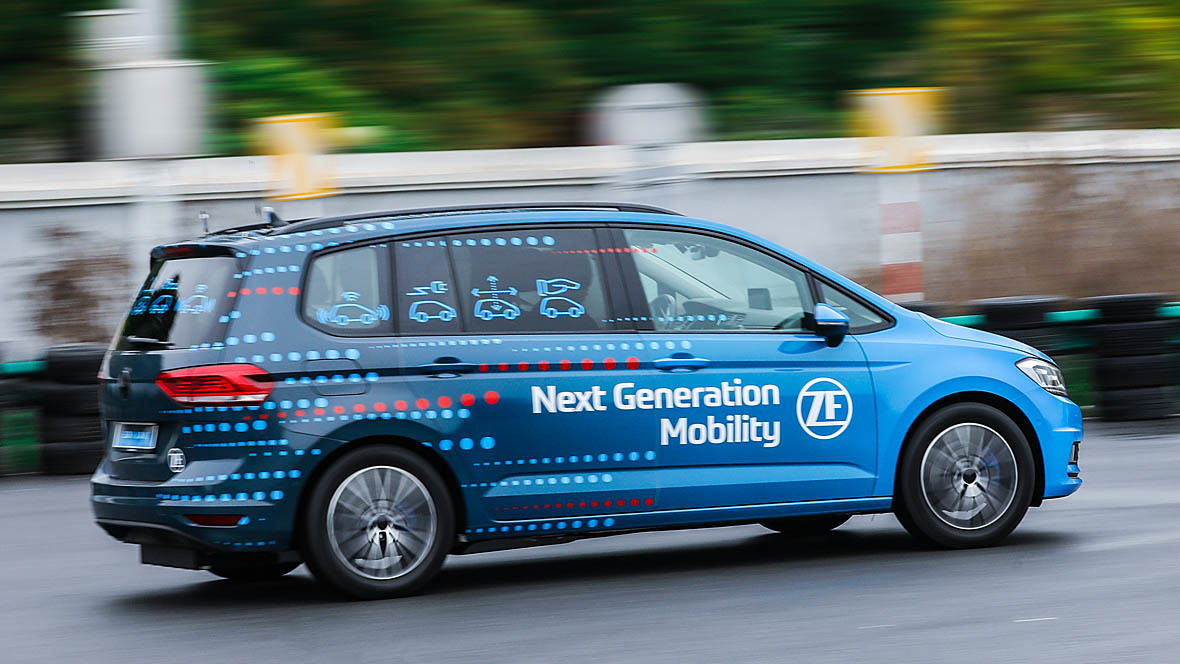 ZF Innovationsfahrzeug VW Touran